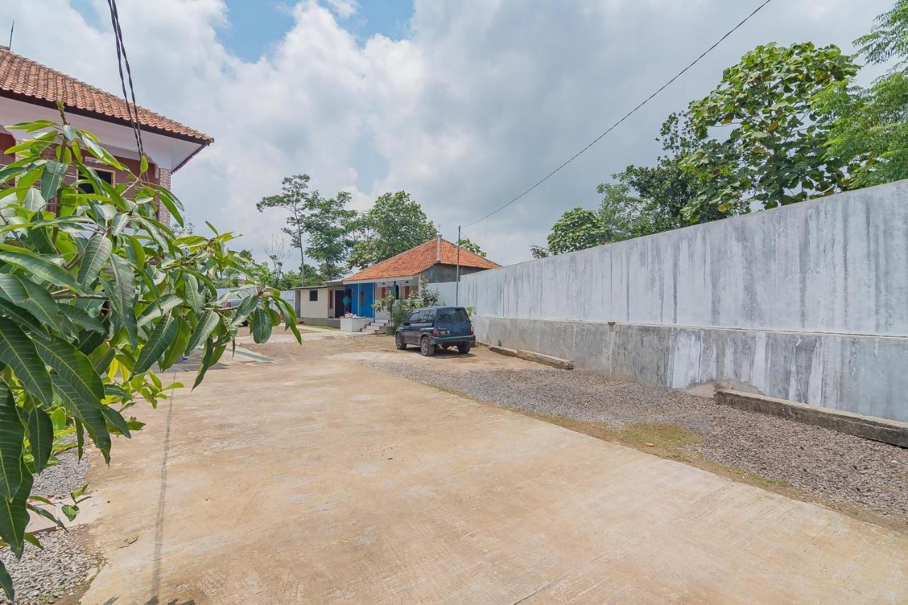 RedDoorz Syariah @ Tambak Mekar Street Subang Hotel Djalantjagak Bagian luar foto
